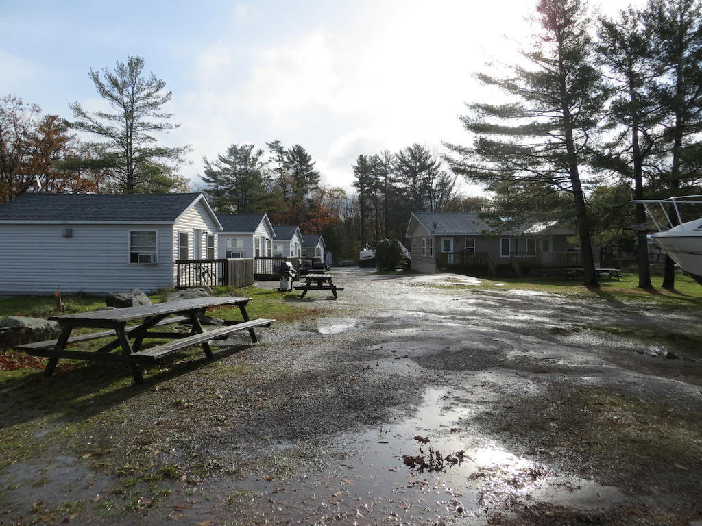 Halls Cottages Honey Harbor Exteriör bild