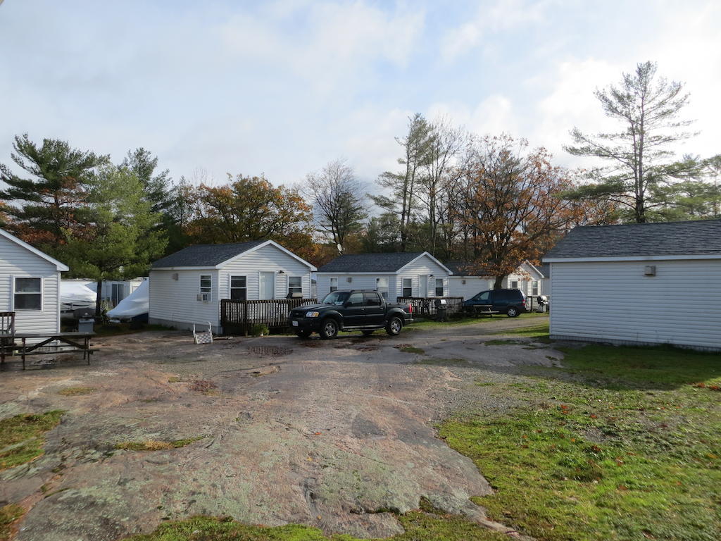 Halls Cottages Honey Harbor Exteriör bild
